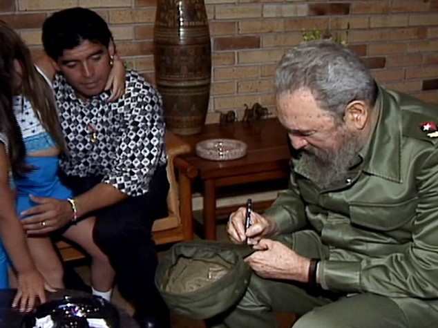 Maradona a Cuba per i funerali di Castro, "per me un secondo padre"