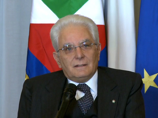 Mattarella: Io sono l'arbitro, avete presente il calcio? - Video