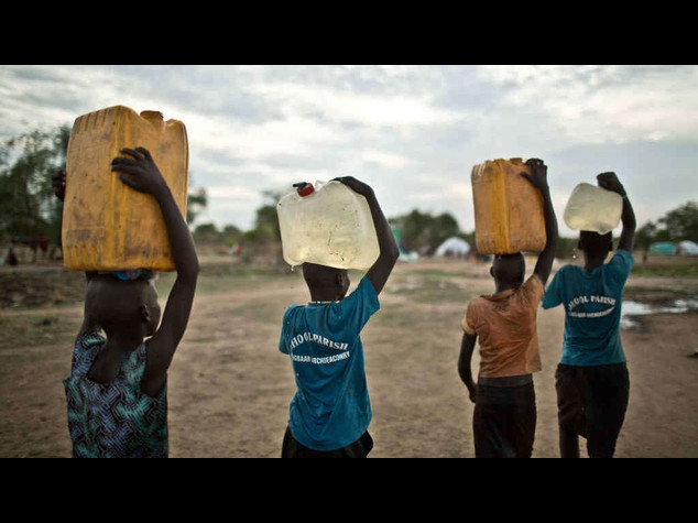 Profughi: campagna Ue 'You save lives' da' voce a 51 milioni di persone in fuga - Foto e Video