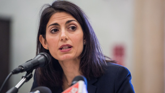 I pm vogliono giudizio immediato, Raggi al bivio