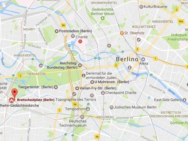 Tir si schianta su mercato di Natale a Berlino