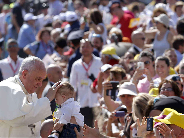 Carceri: detenuti al Papa, "ci perdoni e lanci un segnale"
