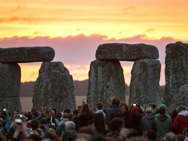Non vuole pagare il parcheggio per andare a Stonehenge. E Re Artù si rivolge al tribunale