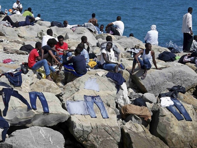 A Ventimiglia ancora bloccati 200 migranti. Tensione Roma-Parigi su Schengen