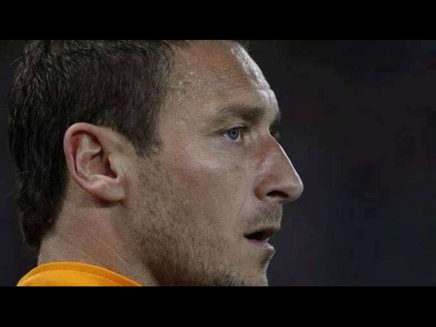 Football: FIFA congratulates 'living legend' Totti