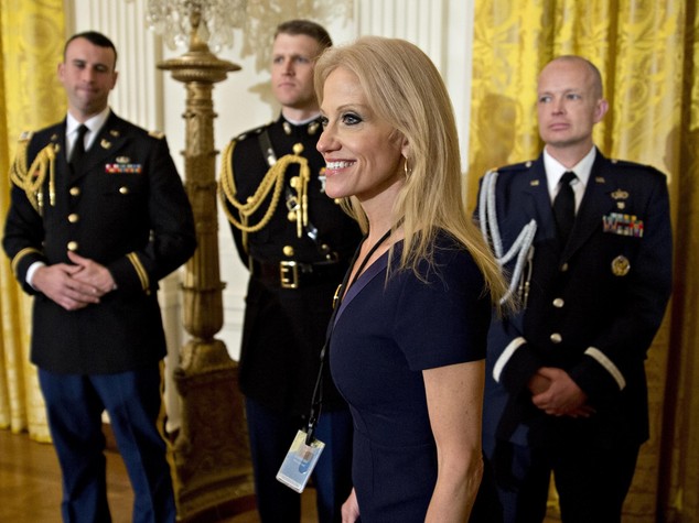 Il team di Trump rivendica la possibilità di raccontare 'fatti alternativi'