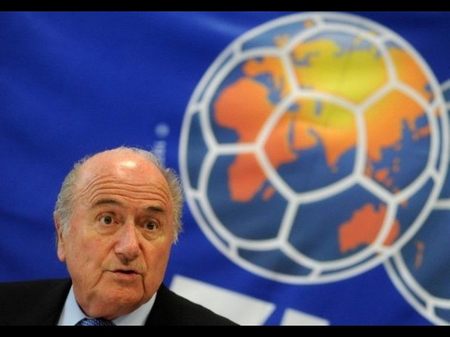 Platini, "Blatter se ne vada". Ma lui non molla: "non posso controllare tutto"