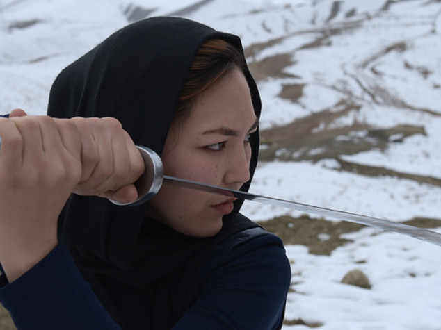 Le guerriere dell'Afghanistan che danzano sul ghiaccio