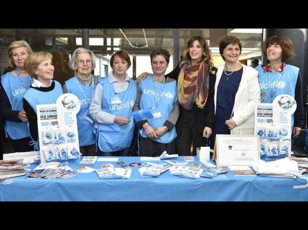 Elisabetta Canalis nominata ambasciatore dell'Unicef - Foto