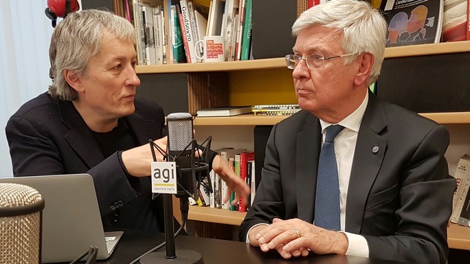 Paolo Romani: "Lavoriamo a una proposta per il reddito di cittadinanza"