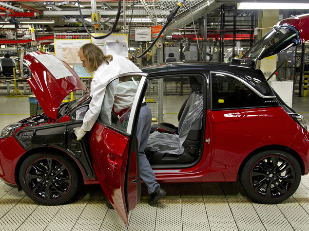Perché una fusione tra Peugeot e Opel preoccupa Parigi e Berlino