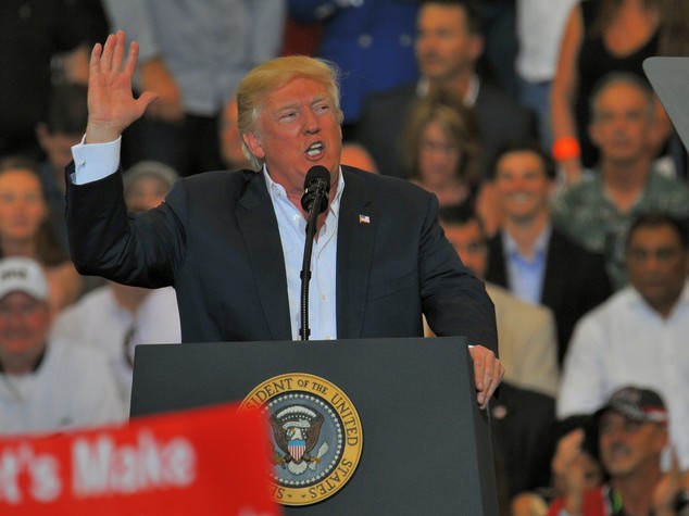 Dalle fake news ai fatti alternativi, la guerra di Trump ai media