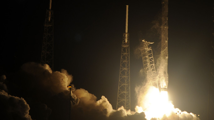 "Musk non riuscirà a portare i turisti intorno alla Luna nel 2018"