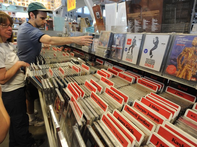 Copyright, così l'Italia sceglie il monopolio Siae e cancella la concorrenza