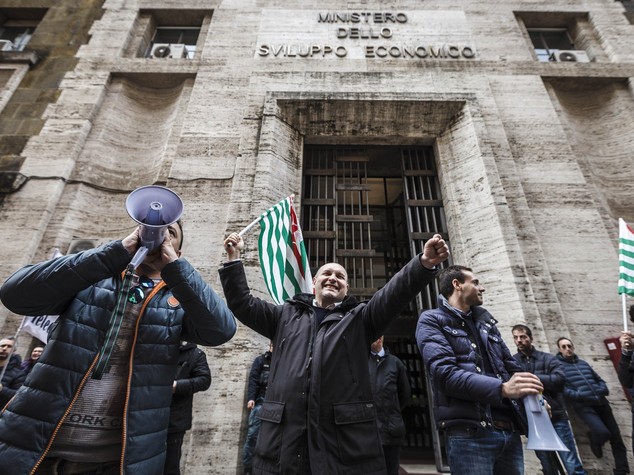 Il piano del ministero dello Sviluppo per impedire la delocalizzazione dei call center