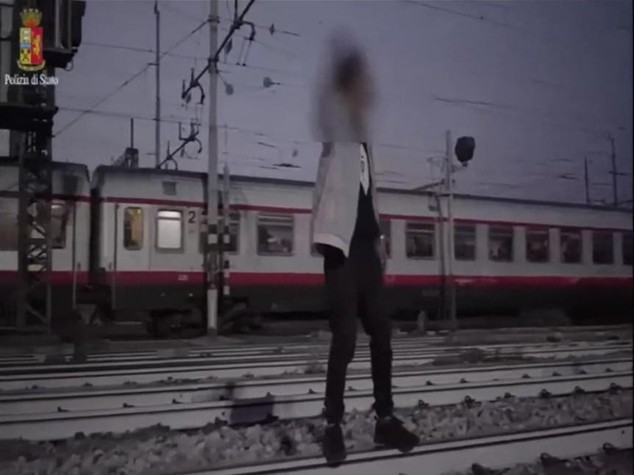 Selfie col treno e altre imprudenze: 72 morti in un anno