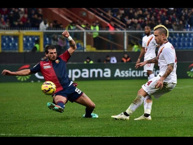 Serie A: Roma espugna Marassi e va a -1 dalla Juve