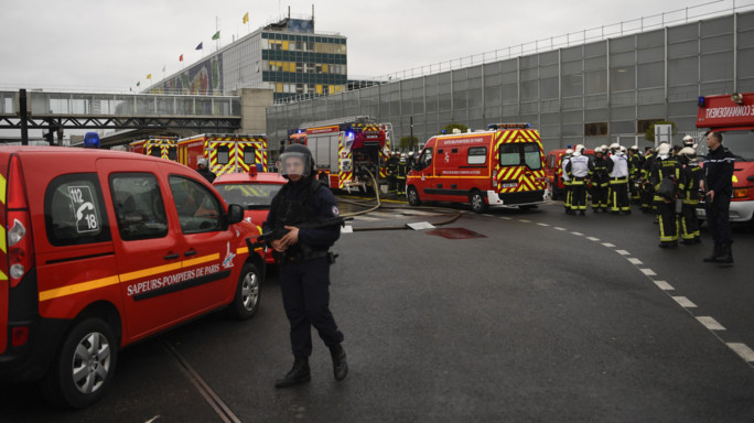 Paura e caos all'aeroporto di Orly, ucciso un uomo