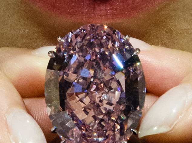 Ecco il diamante da record: il 'Pink Star' in asta a 71,2 milioni
