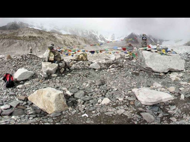 Everest: Nepal, scalatori devono riportare a terra almeno 8 kg dei loro rifiuti