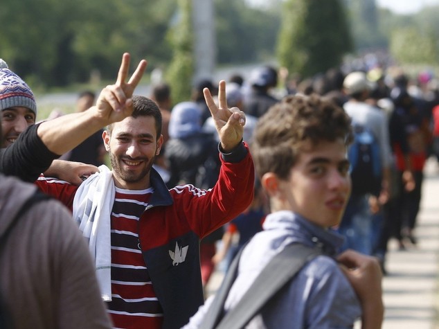 Migranti: Ue, uso della forza contro gli scafisti. Vienna invia soldati al confine
