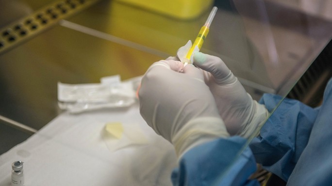 Infermiera fingeva di vaccinare i bambini e invece gettava le fiale