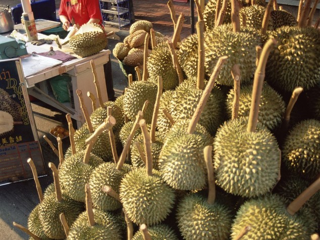 Addio allo street food di Bangkok. Il governo vieta le bancarelle