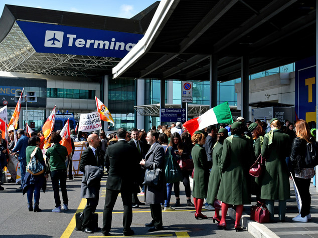 Bocciato il piano per salvare Alitalia