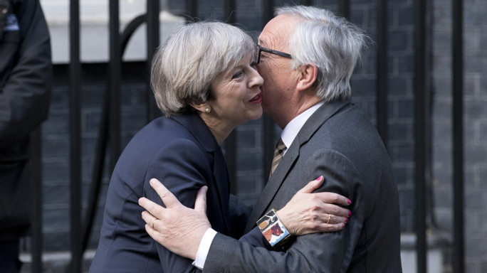 La cena tra Juncker e Theresa May è stata "un disastro"