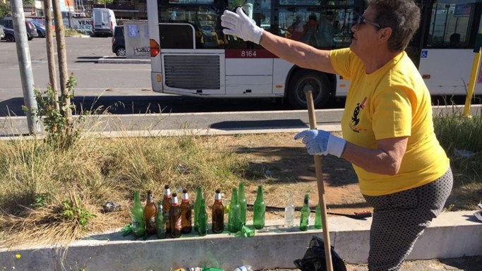 Le magliette gialle ripuliscono Roma. Ed è subito polemica