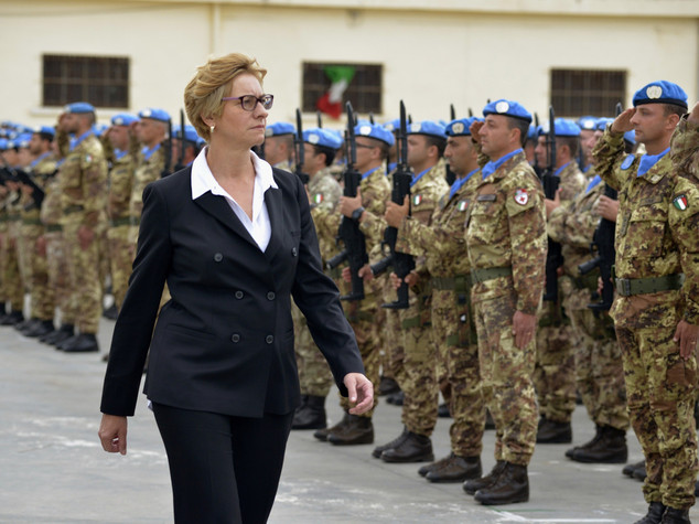 Sul servizio civile obbligatorio la Pinotti accende il dibattito