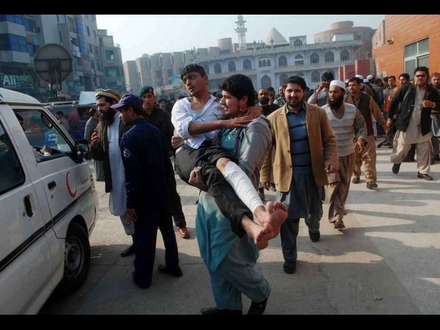 Pakistan: furia omicida dei Talebani, massacrati 132 bambini