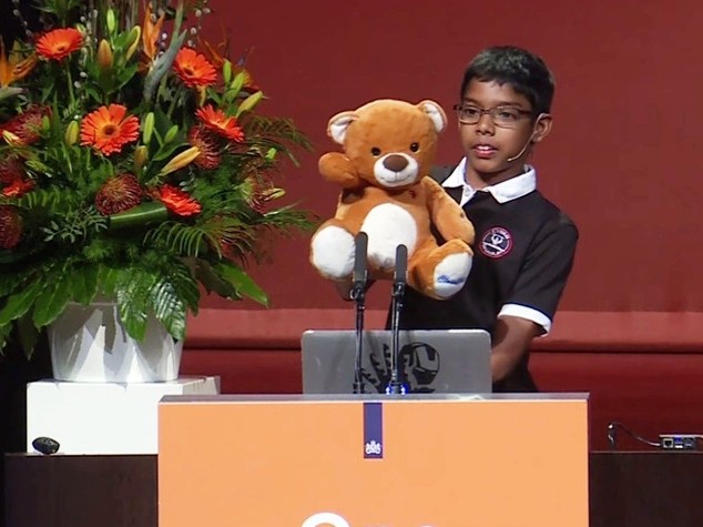 Hacker di 11 anni dimostra come si trasforma un peluche in arma