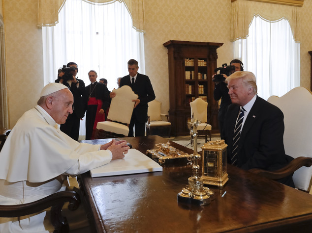 Il Papa dona a Trump un messaggio su non violenza e l'ulivo di pace