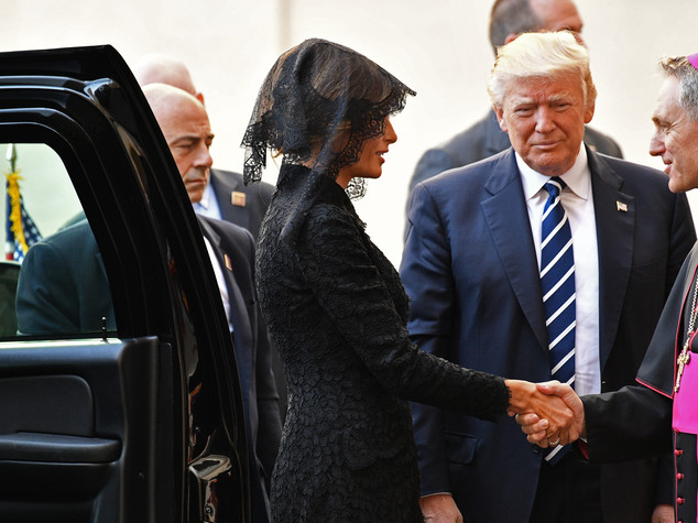 Il Papa dona a Trump un messaggio su non violenza e l'ulivo di pace