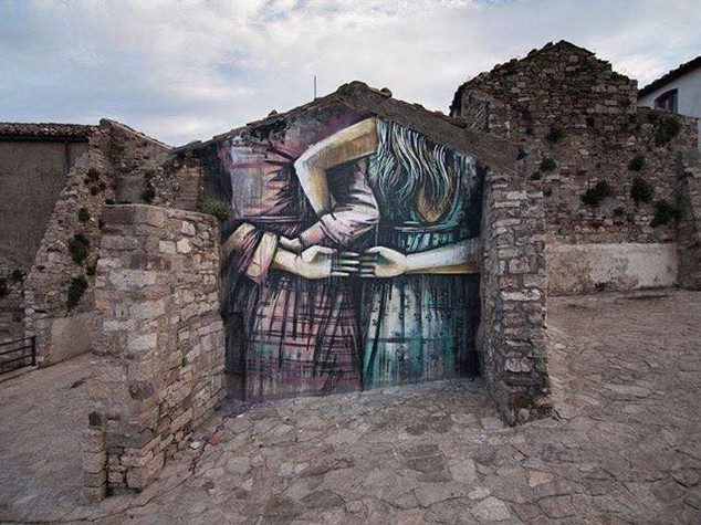 La Street art di AliCè per salvare l'antico borgo