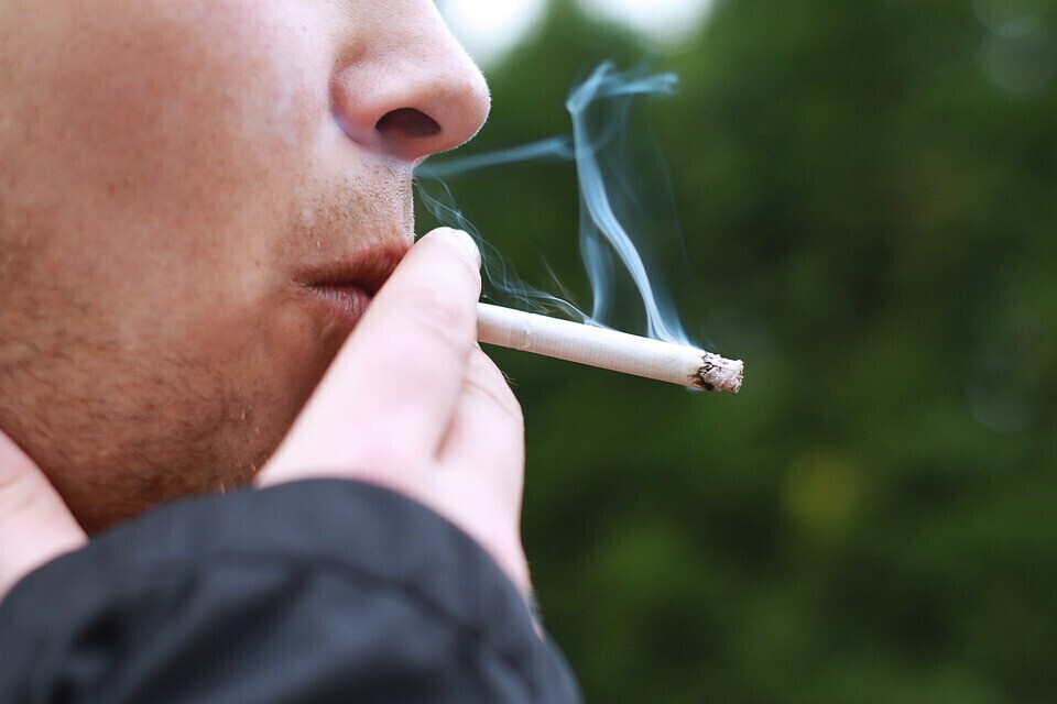 Le alternative alle sigarette hanno diminuito il fumo tra giovani