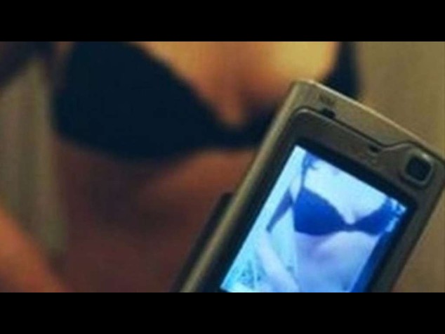 A 16 anni fa sesso in discoteca e il video finisce su Facebook