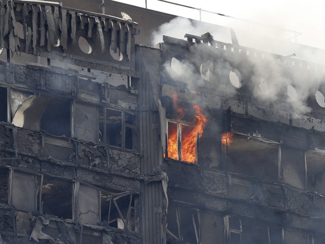 Le 5 ipotesi per il rogo di Grenfell, si cercano ancora Gloria e Marco