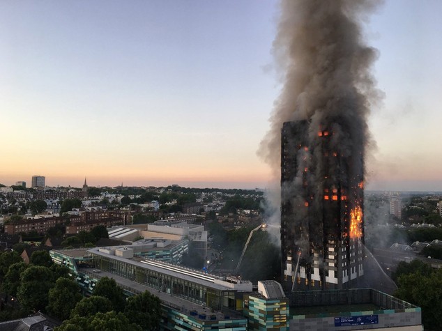 Le 5 ipotesi per il rogo di Grenfell, si cercano ancora Gloria e Marco