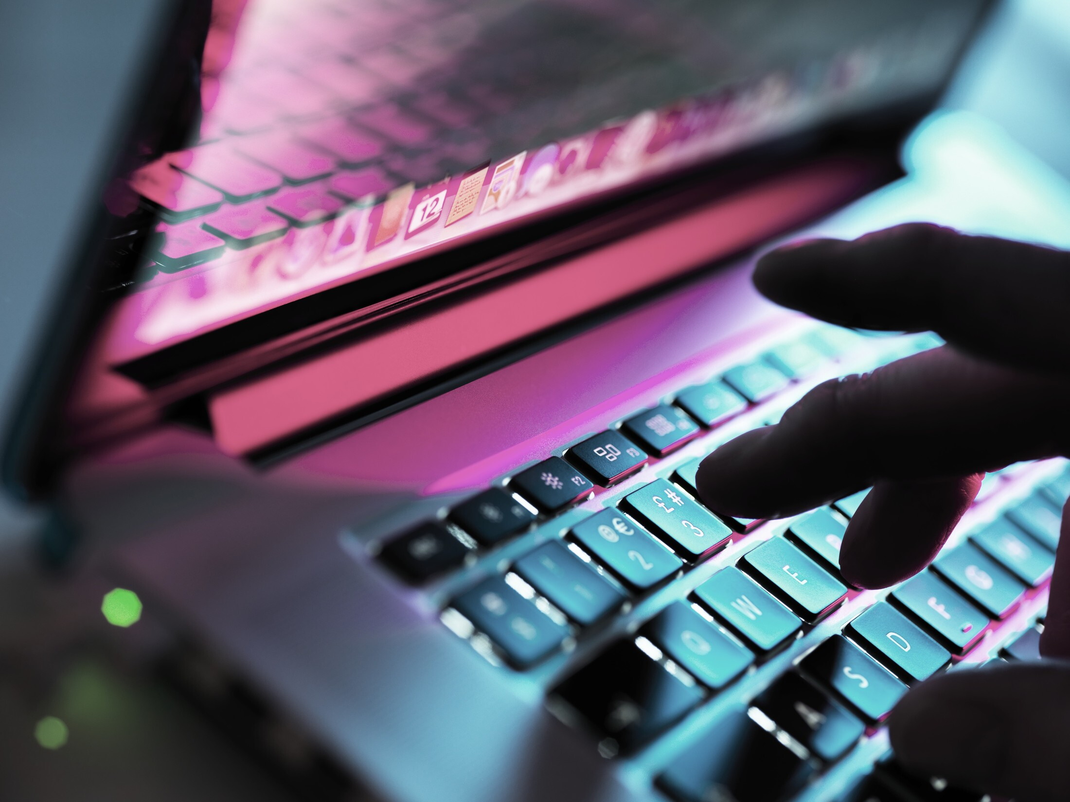 Cresce il cyberbullismo, verso il reato europeo