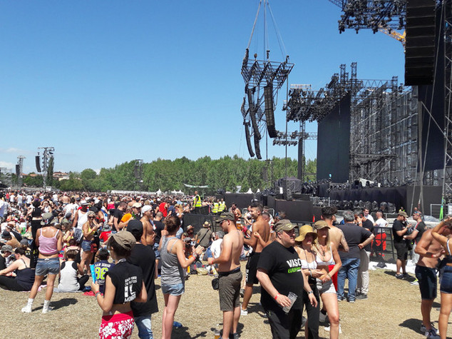 Come è nata la bufala degli oggetti smarriti al concerto di Vasco