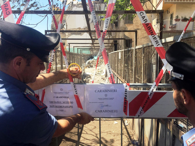 Nel crollo di Torre Annunziata non si è salvato nessuno