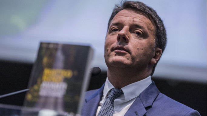 Il libro di Renzi sotto la lente: ha ragione sui migranti, impreciso sull'Ue