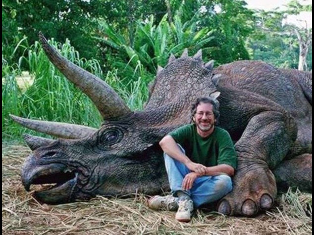 "Ha abbattuto un dinosauro", furia animalista contro Spielberg