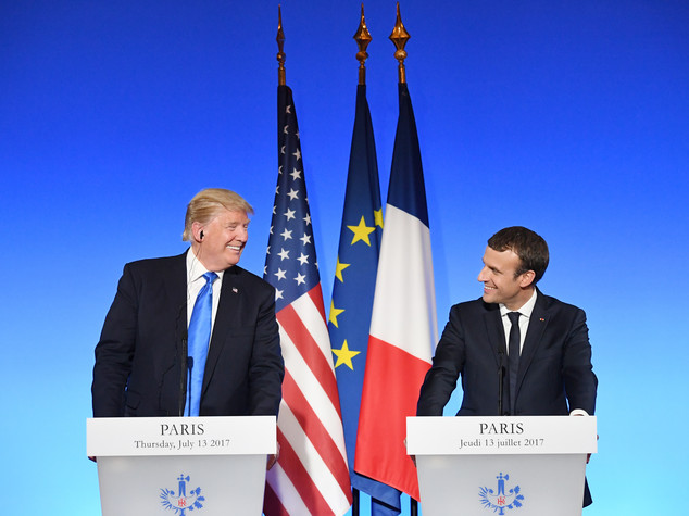 Trump a Parigi parla di Russiagate e scherza sul clima. Le news di oggi