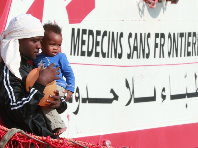 In due giorni altri 7mila sbarchi. In Italia esplode la rivolta anti-migranti