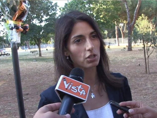 Il pugno di ferro della Raggi contro chi non fa la differenziata