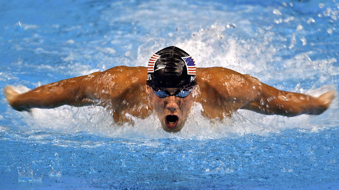 Ma a voi la sfida di Phelps con lo squalo non ricorda 'Totò contro Maciste'?