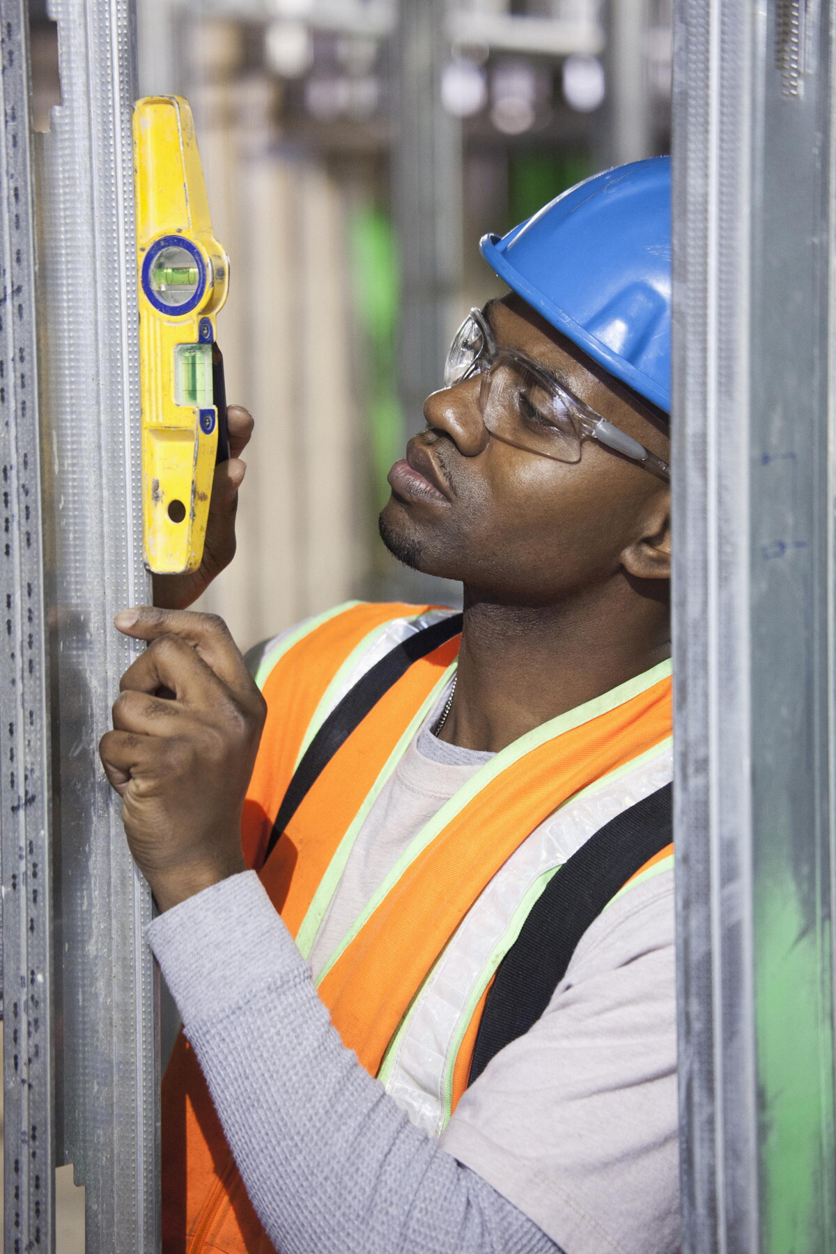 Nel 2025 un neoassunto su 4 è straniero